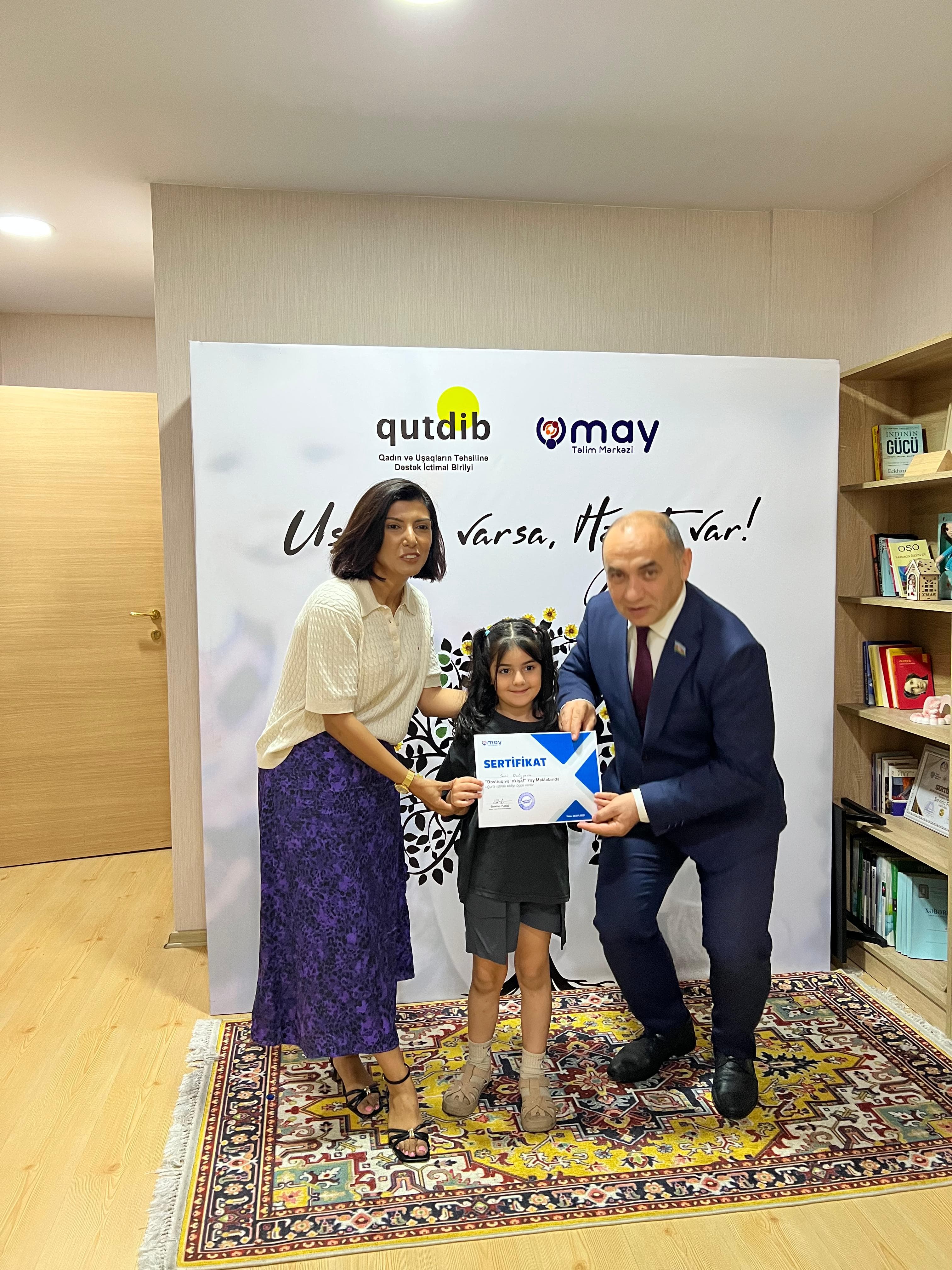 Balaca vətəndaşlarla böyük söhbət: Millət vəkili yay məktəbində (FOTO)